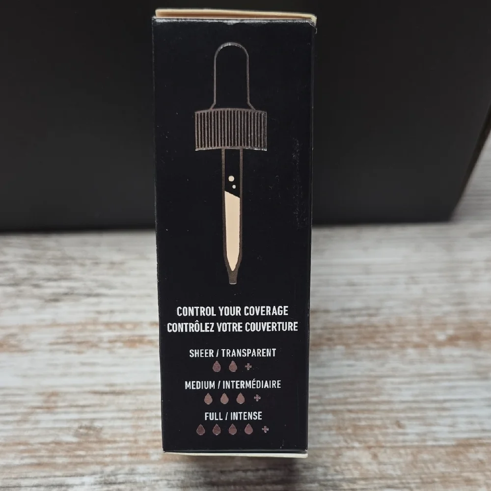 NYX Total Control Pro Foundation - Light Pale